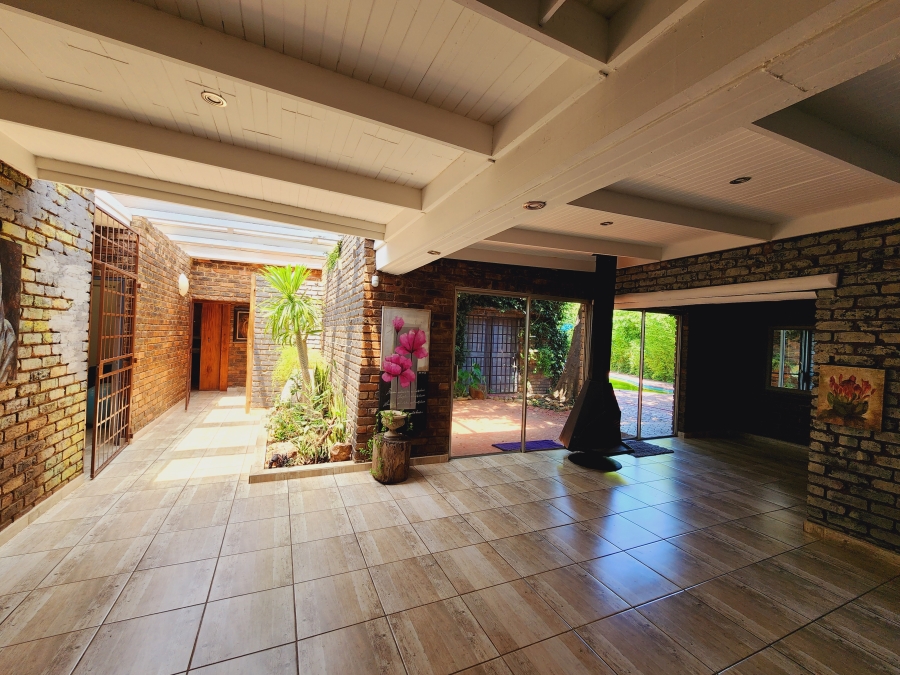 4 Bedroom Property for Sale in Grimbeeck Park North West